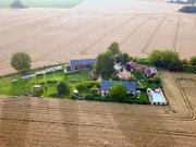 Propriété avec piscine et jardin