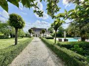 Propriété avec piscine et jardin