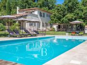 Propriété avec piscine et jardin