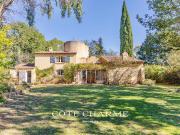 Propriété avec piscine et jardin