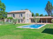 Propriété avec piscine et jardin