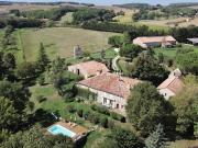 Propriété avec piscine et jardin Propriété avec piscine et jardin