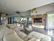 Propriété avec piscine et jardin