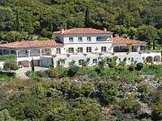 Propriété avec piscine et jardin