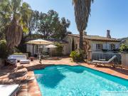 Propriété avec piscine et jardin