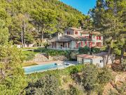 Propriété avec piscine et jardin