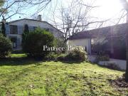 Propriété avec piscine et jardin