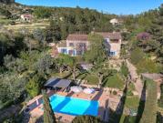 Propriété avec piscine et jardin