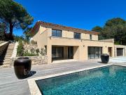 Propriété avec piscine et jardin