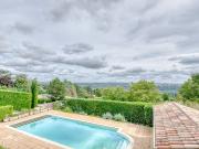 Propriété avec piscine et jardin