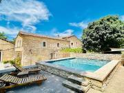 Propriété avec piscine et jardin