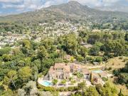 Propriété avec piscine et jardin