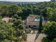 Propriété avec piscine et jardin