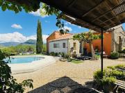 Propriété avec piscine et jardin
