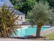 Propriété avec piscine et jardin