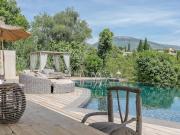 Propriété avec piscine et jardin