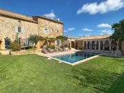 Propriété avec piscine et jardin