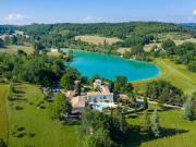Propriété avec piscine et jardin