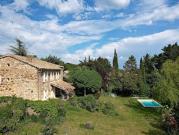 Propriété avec piscine et jardin