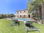 Propriété avec piscine et jardin