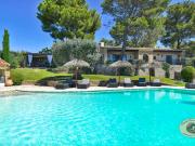 Propriété avec piscine et jardin