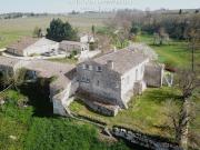Propriété avec piscine et jardin