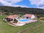 Maison avec piscine et jardin