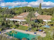 Propriété avec piscine et jardin