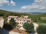 Propriété avec piscine et jardin