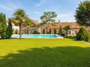 Propriété avec piscine et jardin