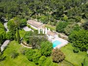 Propriété avec piscine et jardin