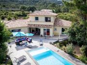 Propriété avec piscine et jardin