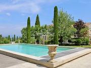 Propriété avec piscine et jardin