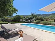 Propriété avec piscine et jardin