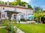 Propriété avec piscine et jardin