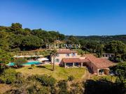 Propriété avec piscine et jardin