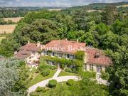 Propriété avec piscine et jardin
