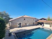 Propriété avec piscine et jardin