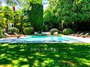 Propriété avec piscine et jardin