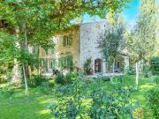 Propriété avec piscine et jardin