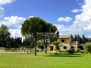 Propriété avec piscine et jardin