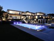 Propriété avec piscine et jardin