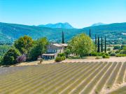 Propriété avec piscine et jardin