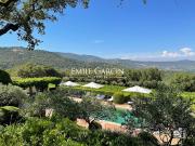 Propriété avec piscine et jardin