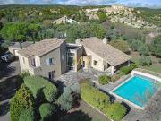 Propriété avec piscine et jardin