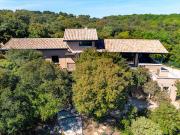 Propriété avec piscine et jardin