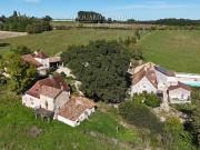 Propriété avec piscine et jardin