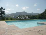 Propriété avec piscine et jardin