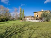 Propriété avec piscine et jardin