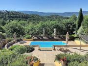 Propriété avec piscine et jardin